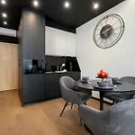 アパート Luksusowe, Klimatyzowane W Centrum Katowic Z Pieknym Widokiem Na Miasto, Wanna Z Hydromasazem, Biurkiem I Parkingiem By Renters Prestige *