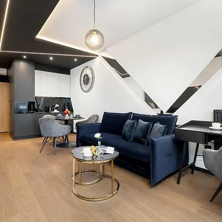 Luksusowe, Klimatyzowane W Centrum Katowic Z Pieknym Widokiem Na Miasto, Wanna Z Hydromasazem, Biurkiem I Parkingiem By Renters Prestige * Katovice