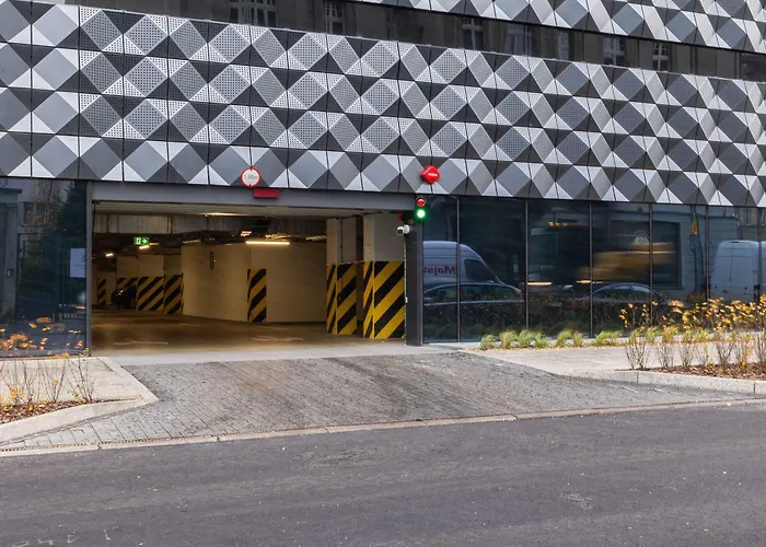 Appartement Luksusowe, Klimatyzowane W Centrum Katowic Z Pieknym Widokiem Na Miasto, Wanna Z Hydromasazem, Biurkiem I Parkingiem By Renters Prestige