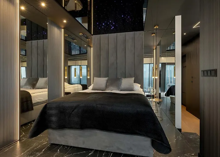 Luksusowe, Klimatyzowane W Centrum Katowic Z Pięknym Widokiem Na Miasto, Wanną Z Hydromasażem, Biurkiem I Parkingiem By Renters Prestige